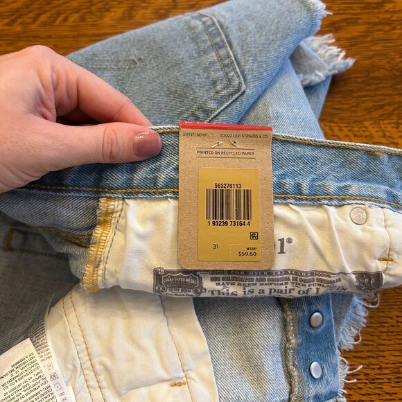 NWT Womens Levis denim 501 shorts - Picture 3 of 3